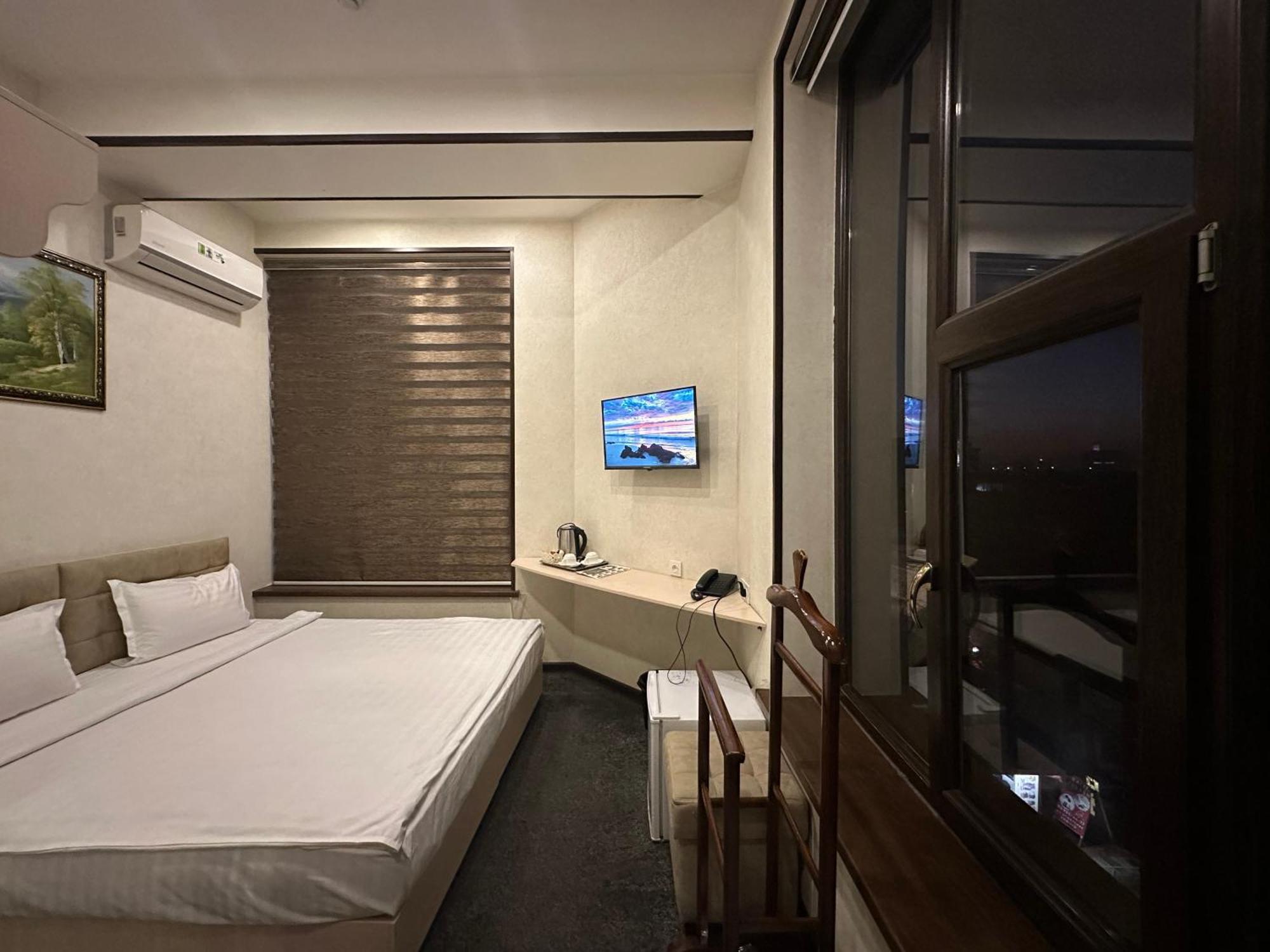 Hotel Friday Tashkent Esterno foto