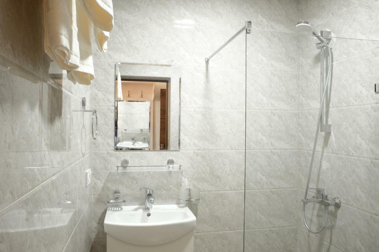 Hotel Friday Tashkent Esterno foto